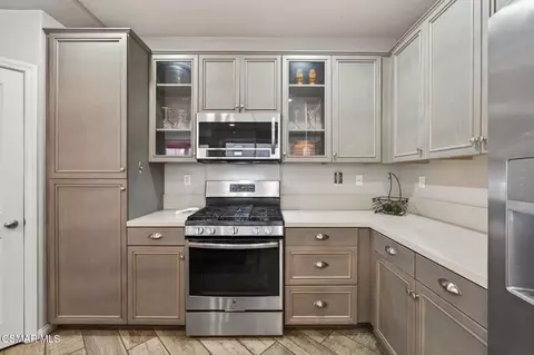 Kitchen - 178 Stage Trail Rd, Camarillo, CA 93010 photo 5 of 6