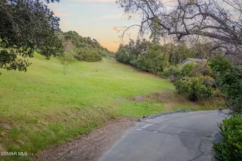 44 Upper Lake Rd, Lake Sherwood, CA 91361