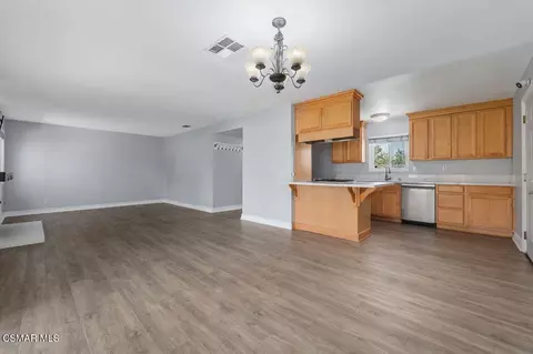 Living - 1534 Acadia St, Simi Valley, CA 93063 photo 2 of 4