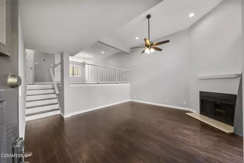 21205 Lassen St #4, Chatsworth, CA 91311