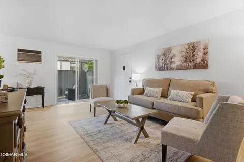 22050 Calvert St #10, Woodland Hills, CA 91367