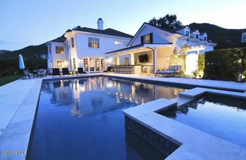 616 W Stafford Rd, Thousand Oaks, CA 91361