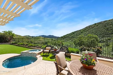 3138 Heavenly Ridge St, Thousand Oaks, CA 91362