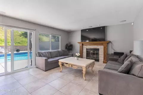 Living - 3618 Raincloud Ct, Thousand Oaks, CA 91362 photo 3 of 3