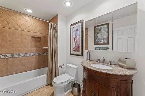 Bath - 2461 Pinewood Pl, Simi Valley, CA 93065 photo 2 of 4