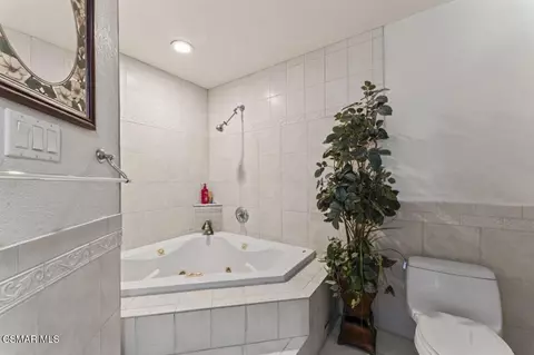 Bath - 2461 Pinewood Pl, Simi Valley, CA 93065 photo 4 of 4