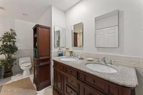 Bath - 2461 Pinewood Pl, Simi Valley, CA 93065 photo 3 of 4
