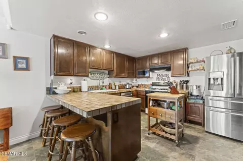 Kitchen - 2461 Pinewood Pl, Simi Valley, CA 93065 photo 2 of 2