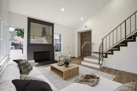 974 Quarterhorse Ln, Oak Park, CA 91377