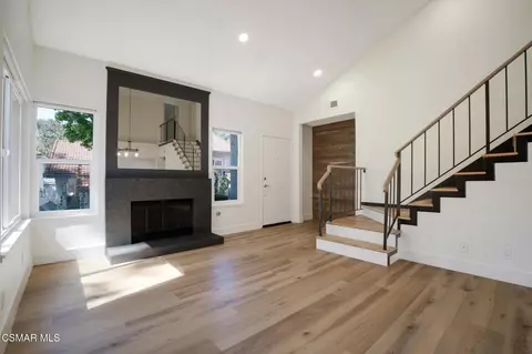 974 Quarterhorse Ln, Oak Park, CA 91377