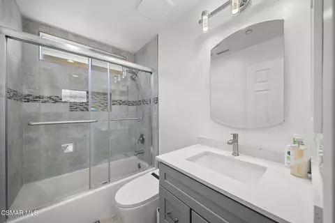 Bath - 1838 Amberleaf Ln, Simi Valley, CA 93065 photo 2 of 3