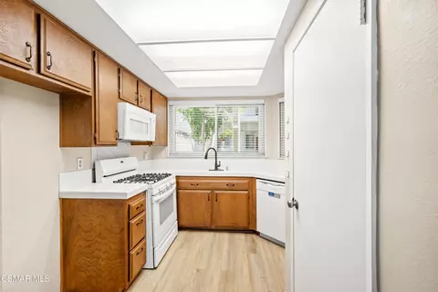 Kitchen - 3354 Darby St #313, Simi Valley, CA 93063 photo 1 of 4