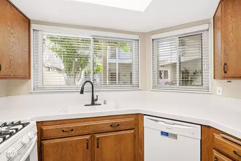 Kitchen - 3354 Darby St #313, Simi Valley, CA 93063 photo 3 of 4