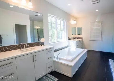 Bath - 3748 Gazebo Ln, Camarillo, CA 93012 photo 3 of 4