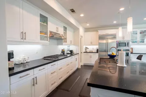 Kitchen - 3748 Gazebo Ln, Camarillo, CA 93012 photo 2 of 2