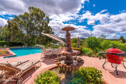 Exterior - 206 Rangely Ct, Simi Valley, CA 93065 photo 2 of 13