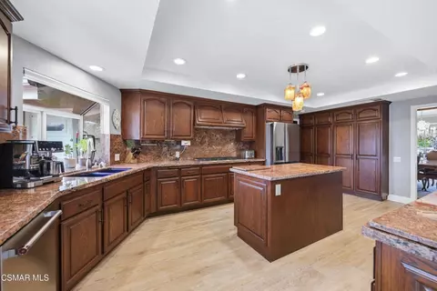 Kitchen - 206 Rangely Ct, Simi Valley, CA 93065 photo 4 of 7