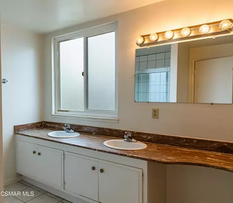 Bath - 2031 Socrates Ave, Simi Valley, CA 93065 photo 2 of 4