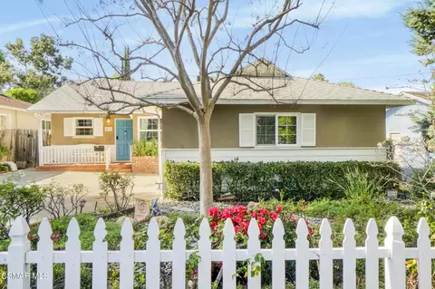 4717 Santa Lucia Dr, Woodland Hills, CA 91364