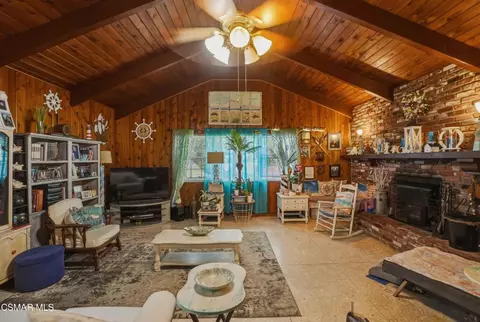 Living - 558 E Hemlock St, Oxnard, CA 93033 photo 1 of 3