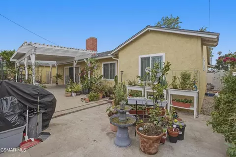 Exterior - 558 E Hemlock St, Oxnard, CA 93033 photo 3 of 4