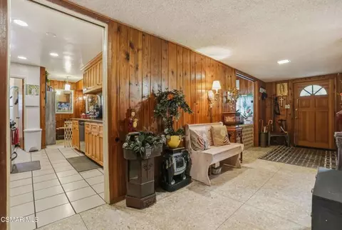 558 E Hemlock St, Oxnard, CA 93033