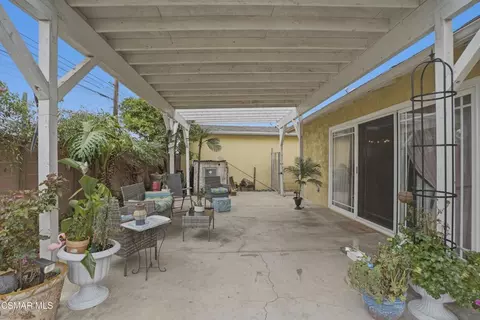 Exterior - 558 E Hemlock St, Oxnard, CA 93033 photo 2 of 4
