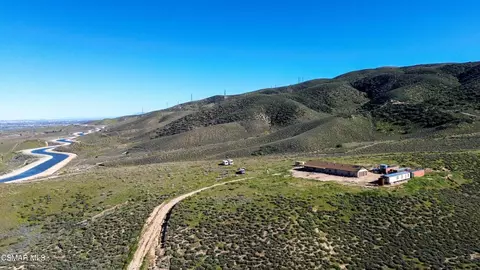 44132 Munz Ranch Rd, Lake Hughes, CA 93532