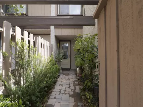 24829 Apple St #E, Newhall, CA 91321