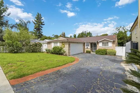 21331 Dumetz Rd, Woodland Hills, CA 91364