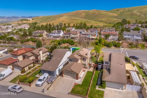 View/Area - 830 Devon Ct, Simi Valley, CA 93065 photo 3 of 8