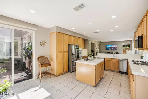 Kitchen - 57 E Boulder Creek Rd, Simi Valley, CA 93065 photo 3 of 5