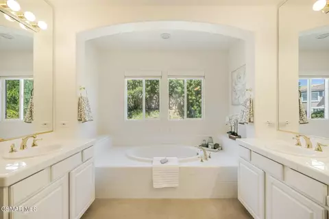 Bath - 57 E Boulder Creek Rd, Simi Valley, CA 93065 photo 6 of 8