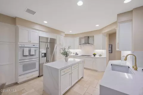 2594 Oak Valley Ln, Thousand Oaks, CA 91362