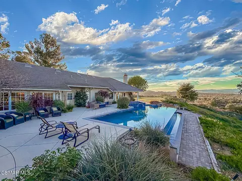 24525 Desert Ave, Newhall, CA 91321