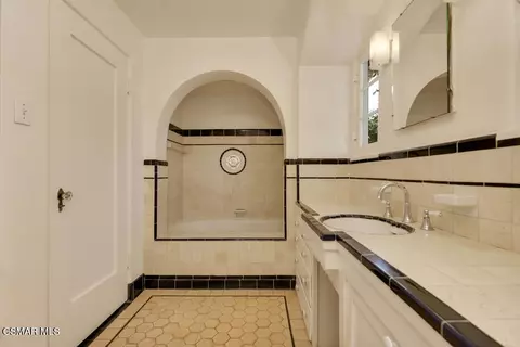 Bath - 1234 N Everett St, Glendale, CA 91207 photo 6 of 6