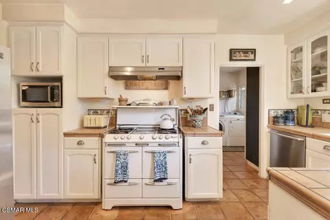 Kitchen - 1234 N Everett St, Glendale, CA 91207 photo 3 of 3