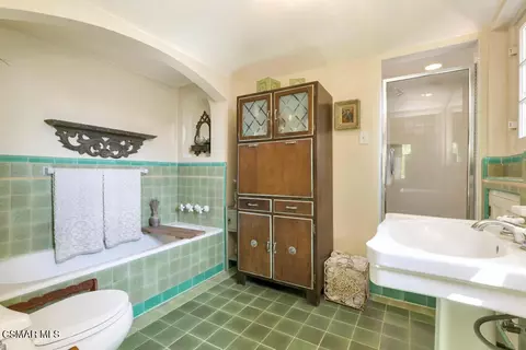 Bath - 1234 N Everett St, Glendale, CA 91207 photo 4 of 6