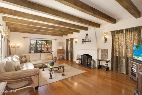 Living - 1234 N Everett St, Glendale, CA 91207 photo 2 of 6