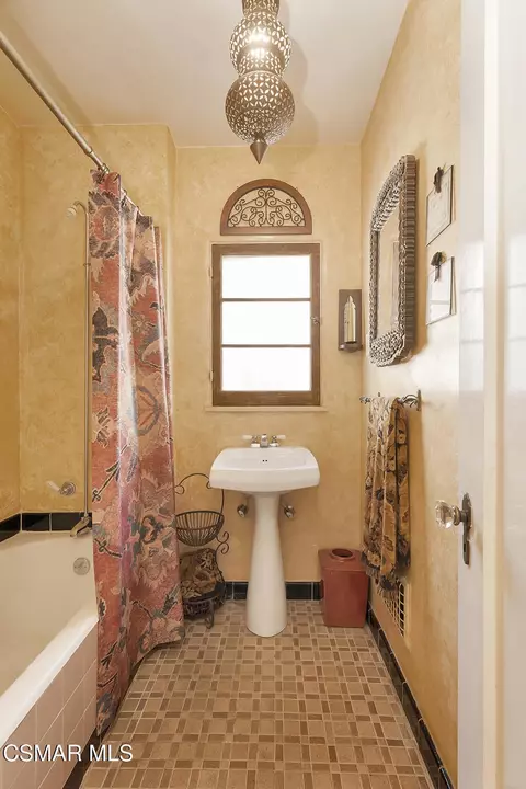 Bath - 1234 N Everett St, Glendale, CA 91207 photo 1 of 6