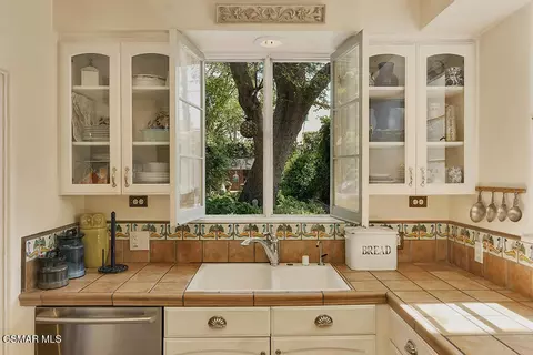 Kitchen - 1234 N Everett St, Glendale, CA 91207 photo 1 of 3