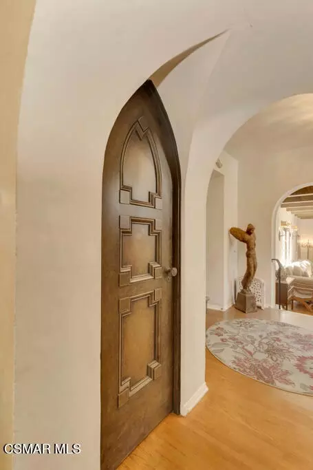 Entry Way - 1234 N Everett St, Glendale, CA 91207 photo 3 of 5