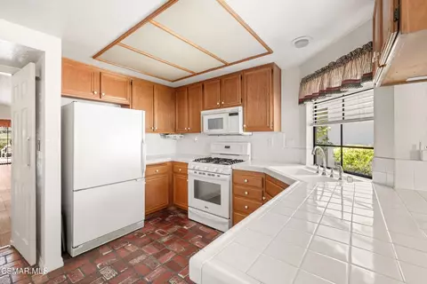 Kitchen - 752 Wind Willow Way, Simi Valley, CA 93065 photo 1 of 3