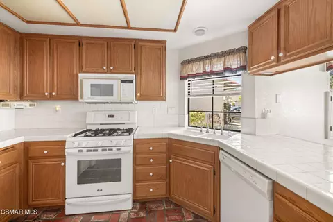 Kitchen - 752 Wind Willow Way, Simi Valley, CA 93065 photo 2 of 3