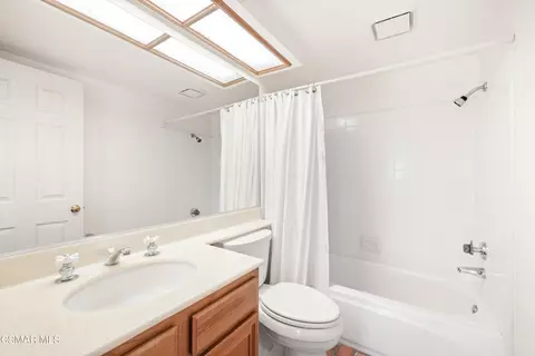 Bath - 752 Wind Willow Way, Simi Valley, CA 93065 photo 3 of 4