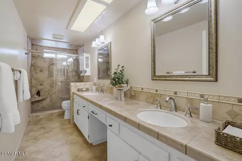 Bath - 2825 Panama Dr, Oxnard, CA 93035 photo 2 of 3