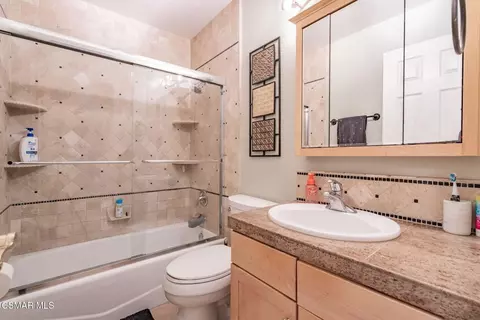 Bath - 1816 Hillary Ct, Simi Valley, CA 93065 photo 3 of 4