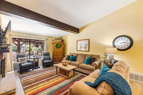 Living - 13954 Keisha Dr, Moorpark, CA 93021 photo 2 of 6