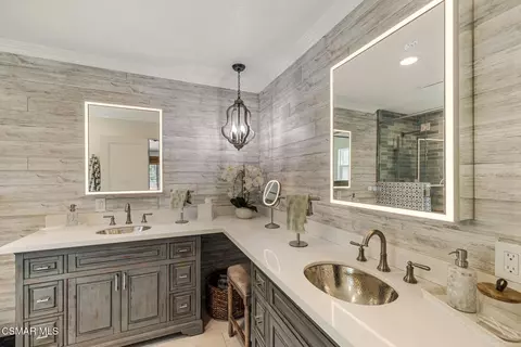 Bath - 13954 Keisha Dr, Moorpark, CA 93021 photo 4 of 6