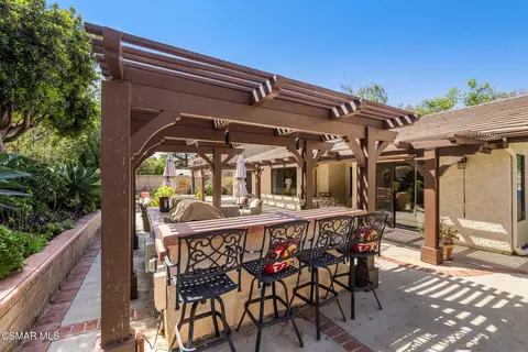 Exterior - 13954 Keisha Dr, Moorpark, CA 93021 photo 7 of 17
